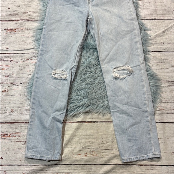 Levi’s Low Pro Straight Light Wash Distressed Jeans - Picture 9 of 10